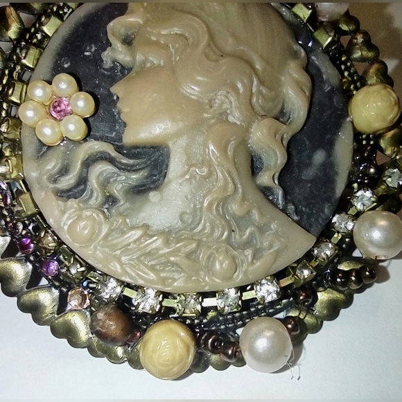 Distressed Green & Gold Vintage Ivory Cameo Brooch Restored - Picture 7 of 12